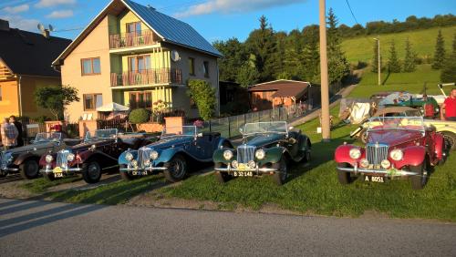 Historické vozidlá MG návšteva v Galovanoch